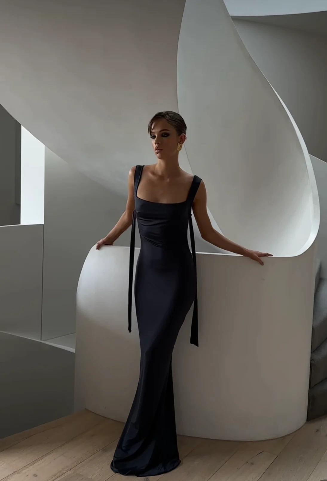 HELENA GOWN - BLACK- EFFIE KATS